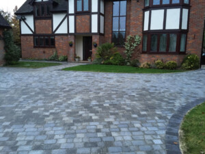 gallery-block_paving-2016-11-23_16-04-33_09_gerrards_cross_kingsway_house_44_kingsway